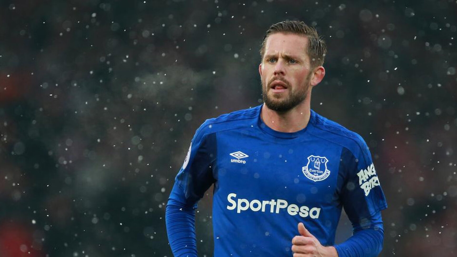 阿扎伦卡遭遇十二持续失利，雄鹿教练压力巨大！比赛高潮迭起